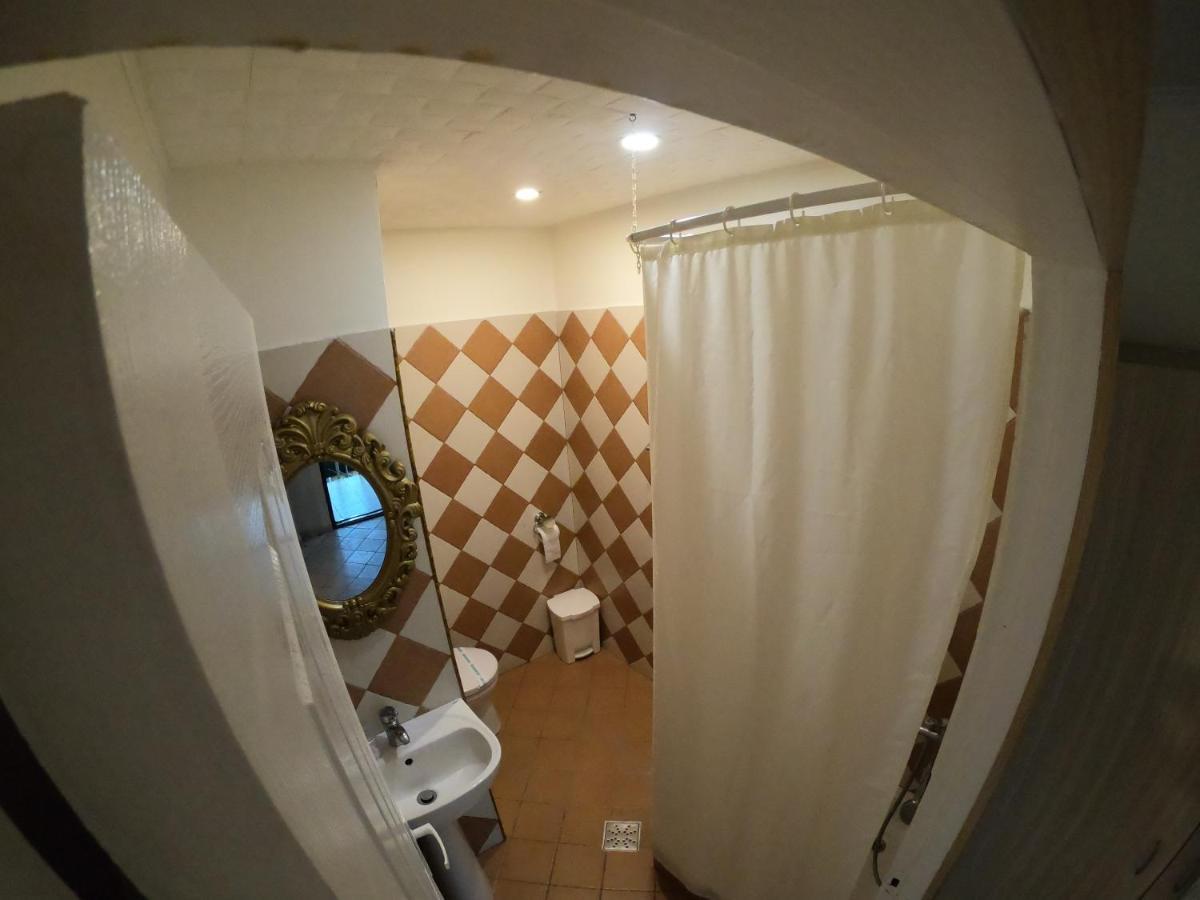 Hotel Mon Caprice Bukares Bagian luar foto