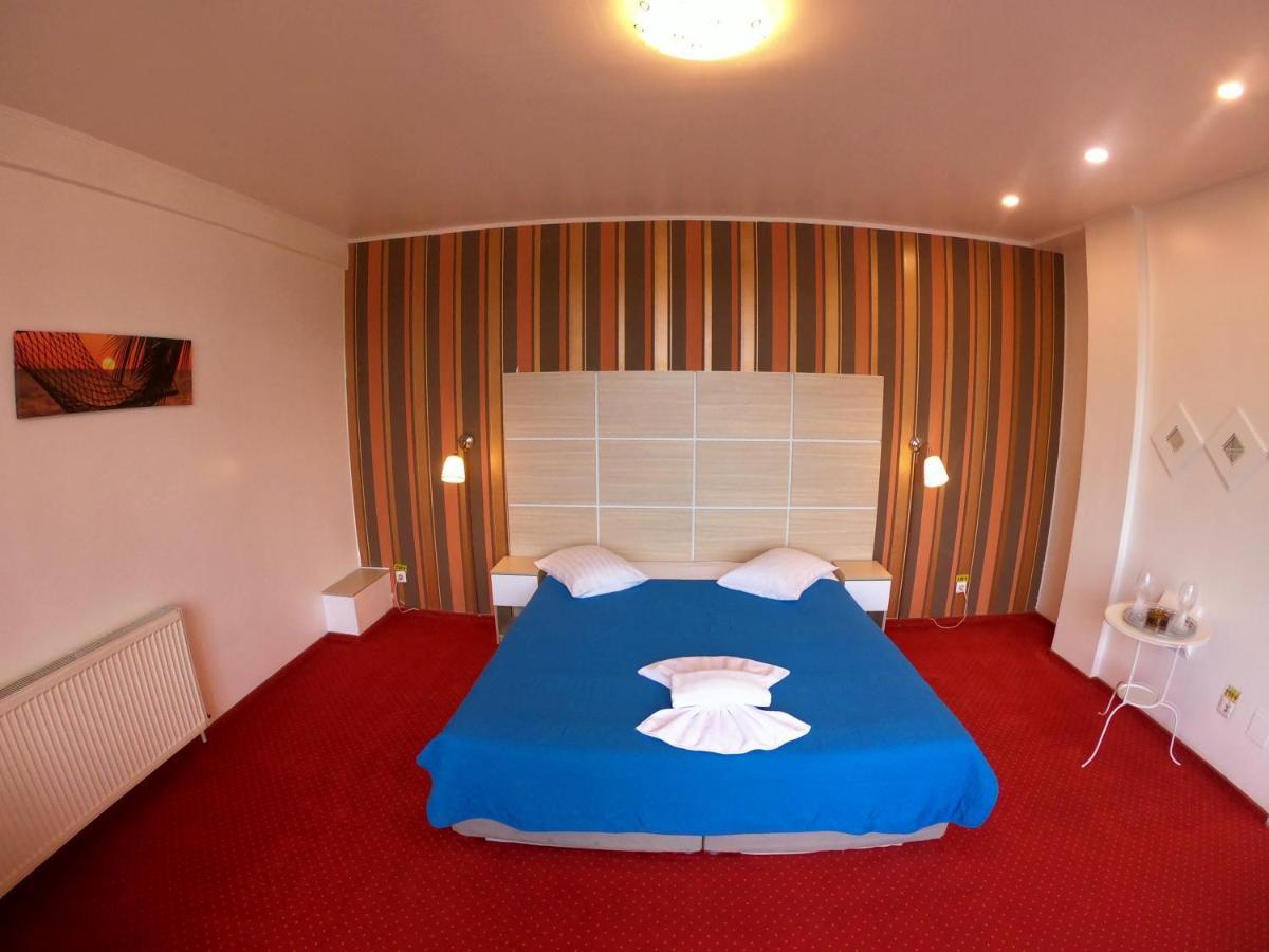 Hotel Mon Caprice Bukares Bagian luar foto