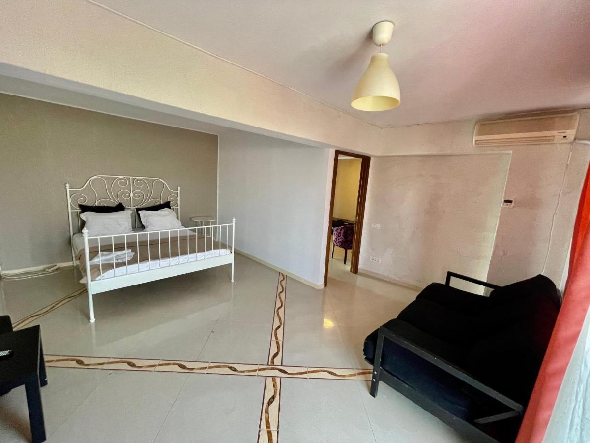 Hotel Mon Caprice Bukares Bagian luar foto