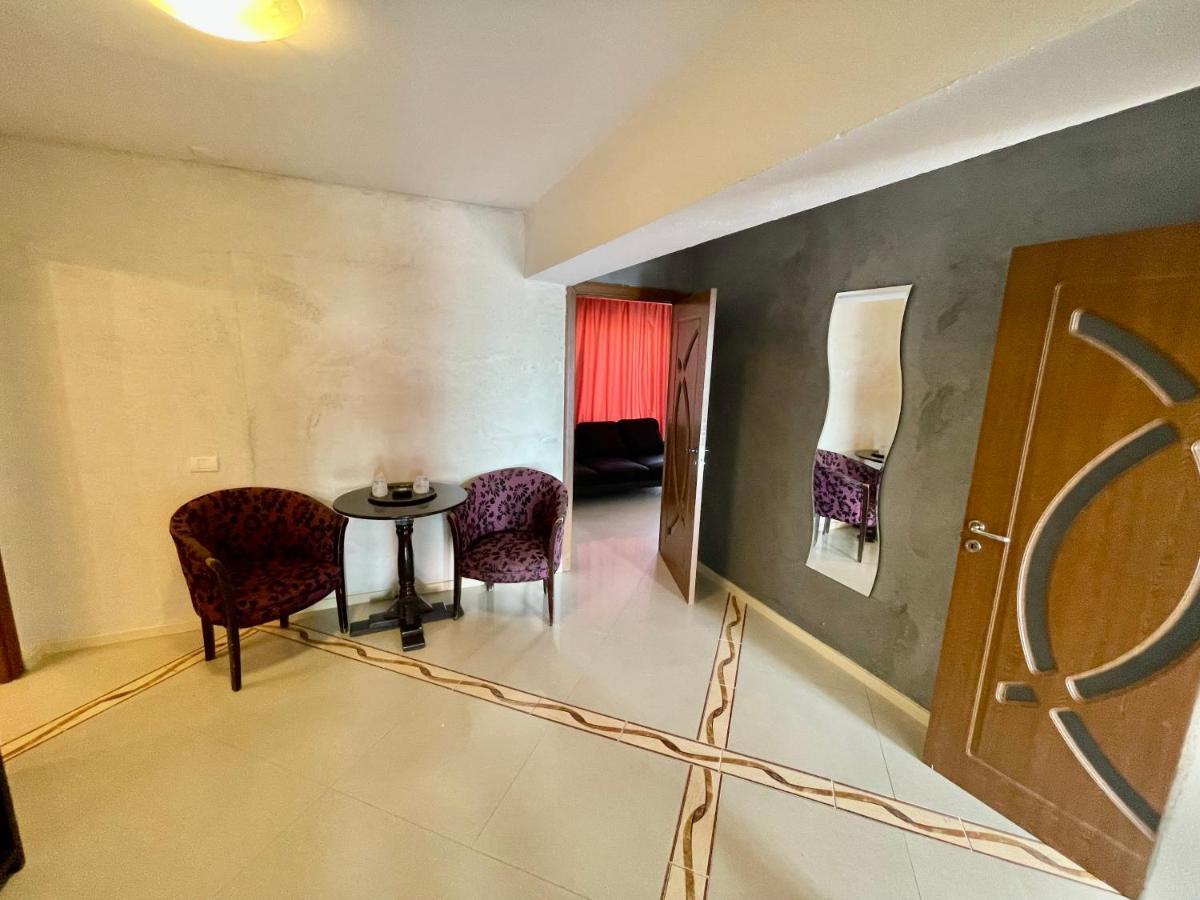 Hotel Mon Caprice Bukares Bagian luar foto