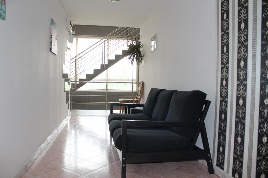 Hotel Mon Caprice Bukares Bagian luar foto