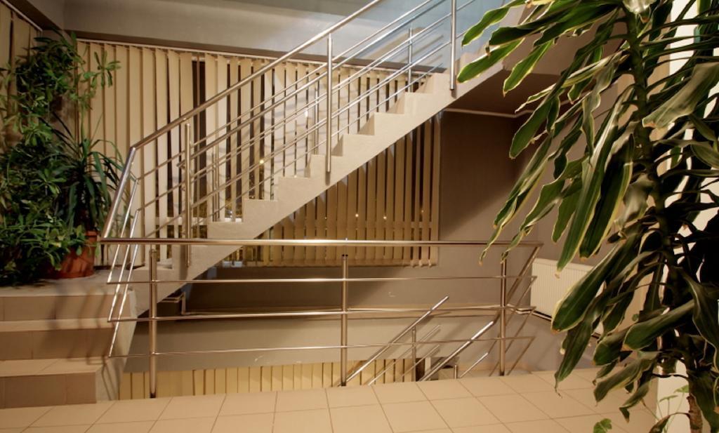 Hotel Mon Caprice Bukares Bagian luar foto