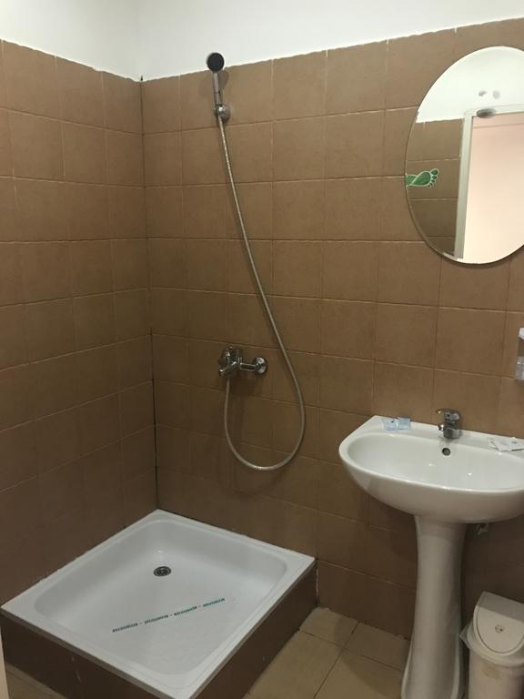 Hotel Mon Caprice Bukares Bagian luar foto